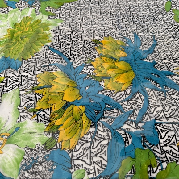 Vibrant Green and Blue Floral Wrap - Picture 4 of 8